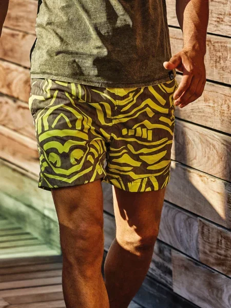 Пляжные мужские шорты с принтом