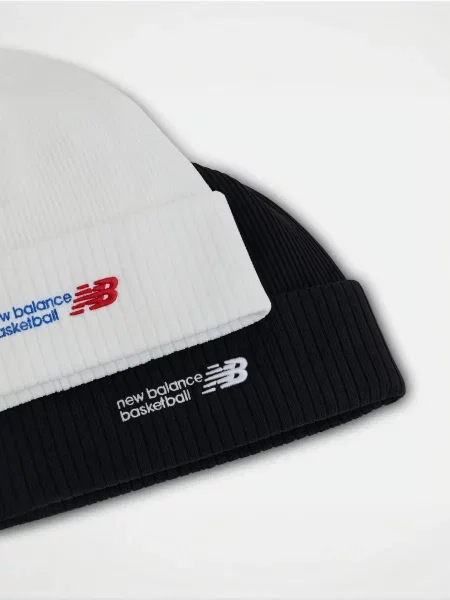 Шапка New Balance белая