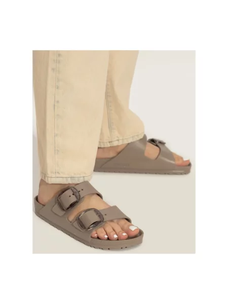 Klapki Birkenstock na sprzączkę beżowe