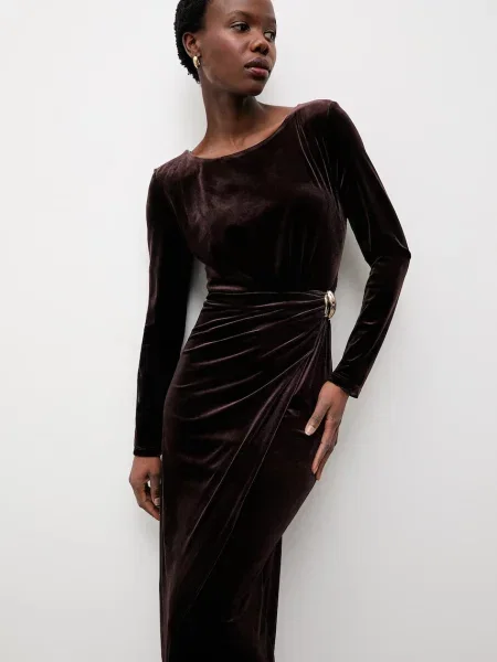 Answear.LAB rochie de catifea maxi mulata maro