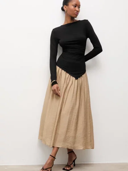 Answear.LAB bluzka asymetryczna z czarna