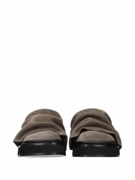 Papuci tip mules The Attico din piele de căprioară drapate maro