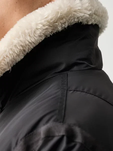 Dzseki Alpha Industries fekete