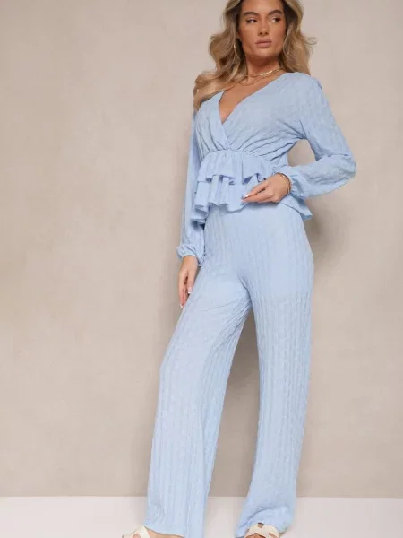 Komplet z Tłoczeniami Bluzka z Falbaną i Szerokie Spodnie Kilinne niebieski