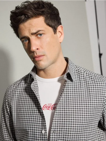 Reserved Tricou slim cu text Coca-Cola crem