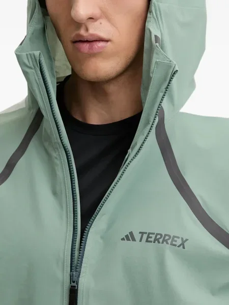 Sneakerși Adidas Terrex cu șireturi cu dungi din dantelă negru