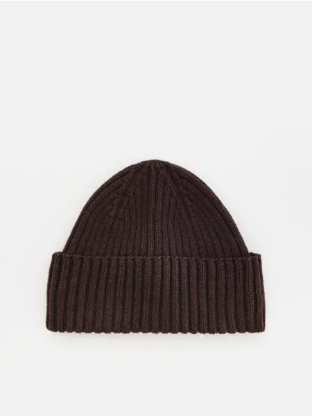 Reserved Čiapka beanie zo štruktúrovanej látky tmavohnedá