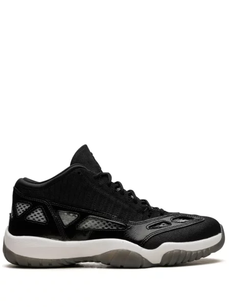 Sneakerși Jordan alb