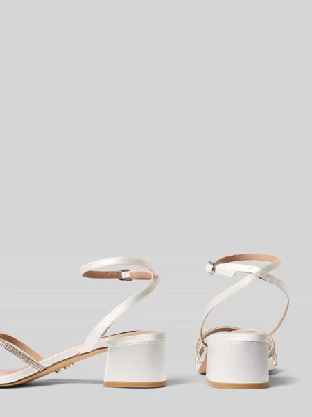 Sandały na z obszyciem z kamieni stras model Gabby' Steve Madden białe