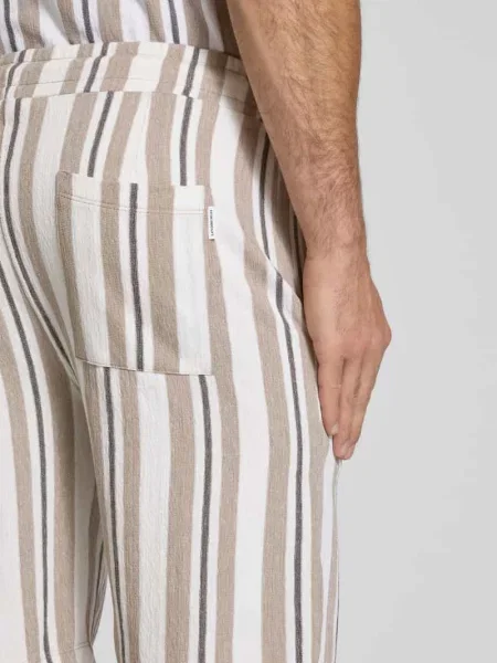 Szorty o kroju relaxed fit z fakturowanym wzorem model ‘terry’ Lindbergh