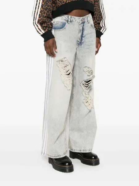 Szeroka koszulka Adidas z przetarciami z dżerseju biała