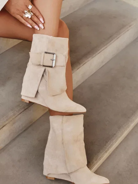 Čevlji do gležnjev Boto iz semiša s platformo z zaponko bež