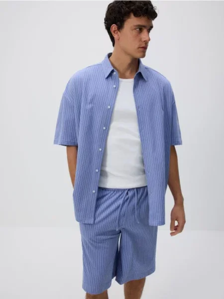 Reserved Pantaloni scurți comfort cu conținut ridicat de albastru