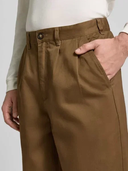 Spodnie z zakładkami w pasie ze strukturą splotu twill Barbour