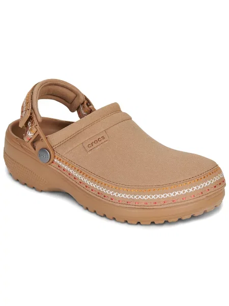 Szarvasbőr klasszikus félcipő Crocs barna