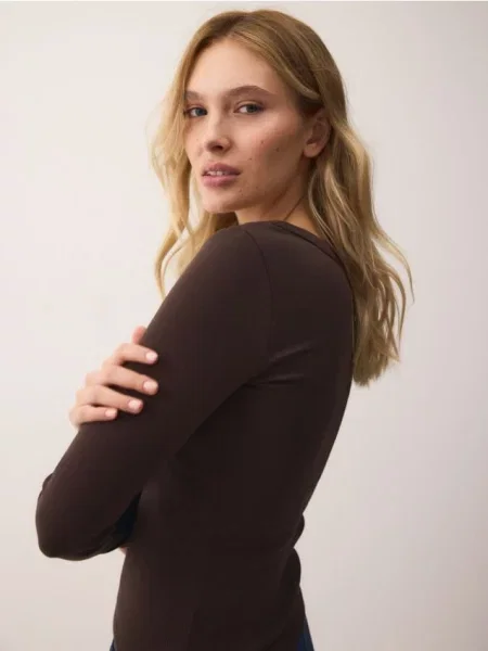 Reserved лонгслів темно коричневий