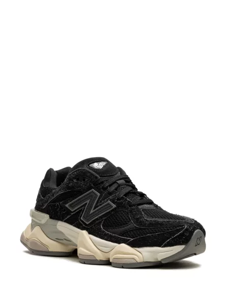 Nėriniuotos sportbačiai New Balance su raišteliais juoda