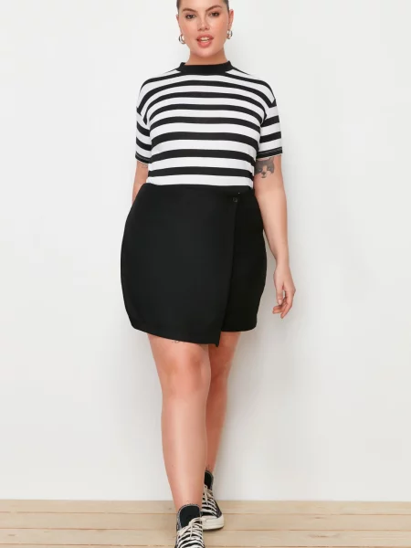 Pantaloni scurti tip fusta Trendyol negru