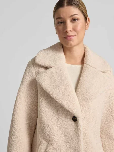 Płaszcz teddy z szerokim kołnierzem z połami Vero Moda biały