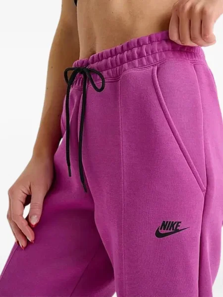 Běžecké fleecové tričko s potiskem Nike s potiskem černé