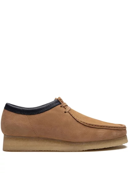 Pantofi Clarks cu șireturi din dantelă maro