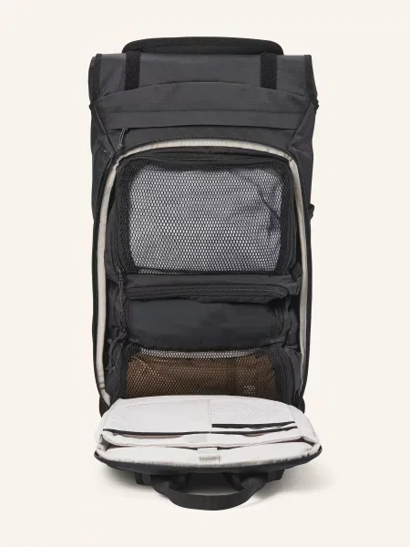 AEVOR Vak na šaty Travel Trunk' černá