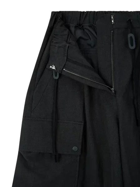 Pantaloni scurți cargo Studio Tomboy plisate negru