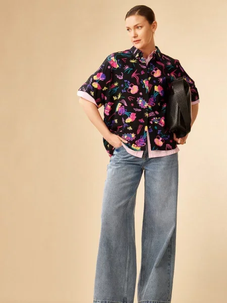 Риза Medicine дамска със свободна кройка с класическа яка черно