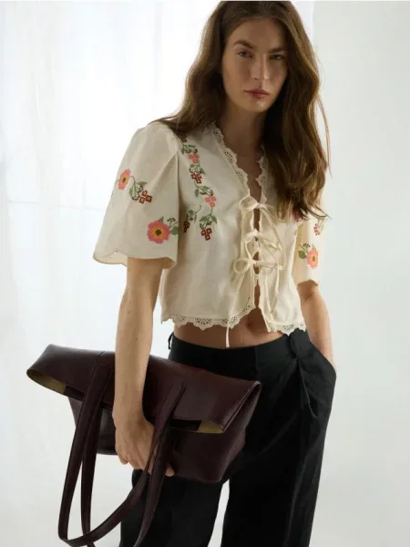 Reserved Bluză brodată galben-pal galben