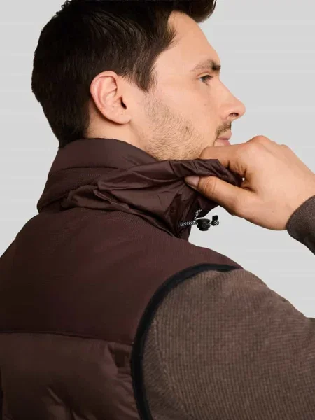 Kamizelka outdoorowa o kroju regular fit z elementami odblaskowymi Tom Tailor