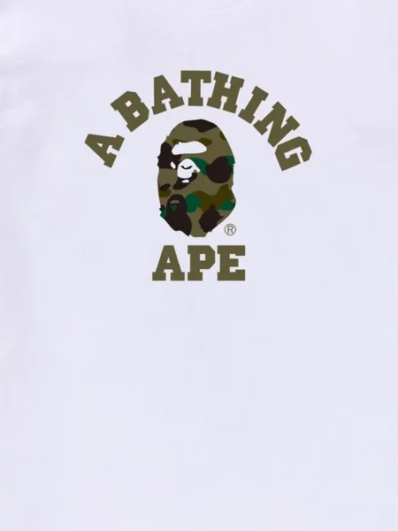 Terepmintás póló A Bathing Ape® nyomtatás fehér