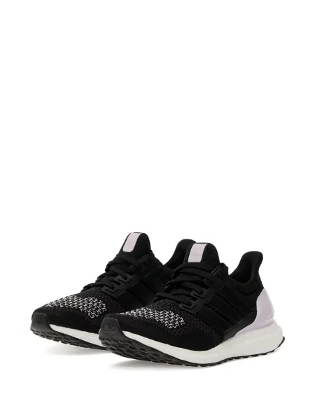 Велурени бягане маратонки Adidas UltraBoost на райета черно