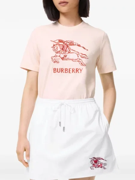 Топ Burberry със сърца розово
