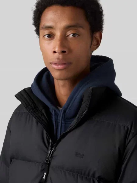 Kurtka pikowana z naszywką z logo w kroju regular fit Levi's czarna