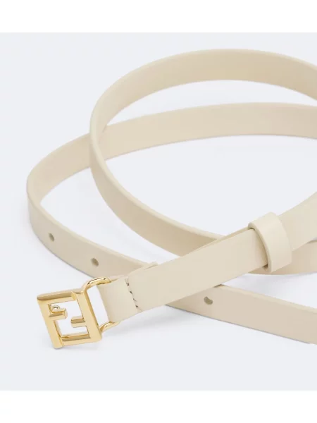 Cu centură curea Fendi din piele alb