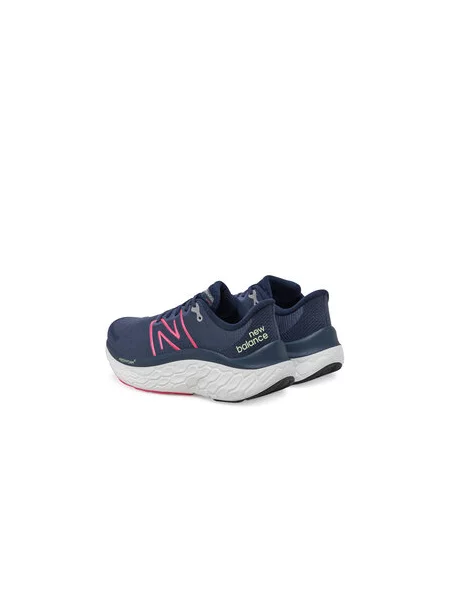 Tekaški čevlji New Balance Kaiha Road Mornarsko modra