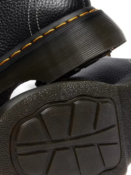Кожаные ботинки Dr. Martens на платформе черные