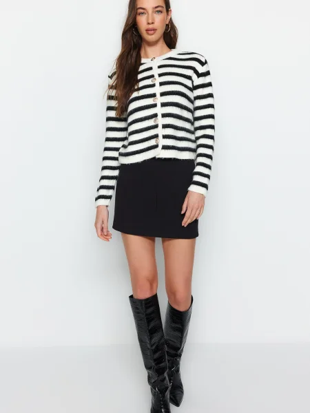 Trendyol Ecru tricotaje cu dungi cu textură moale Cardigan negru