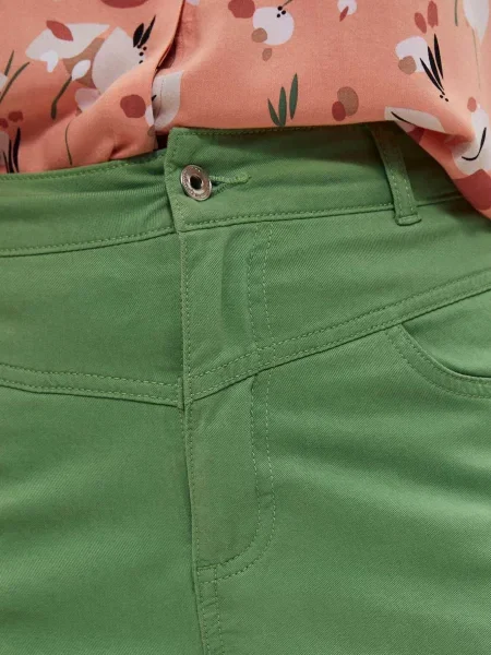 Pantaloni scurți Moodo din lyocell verde