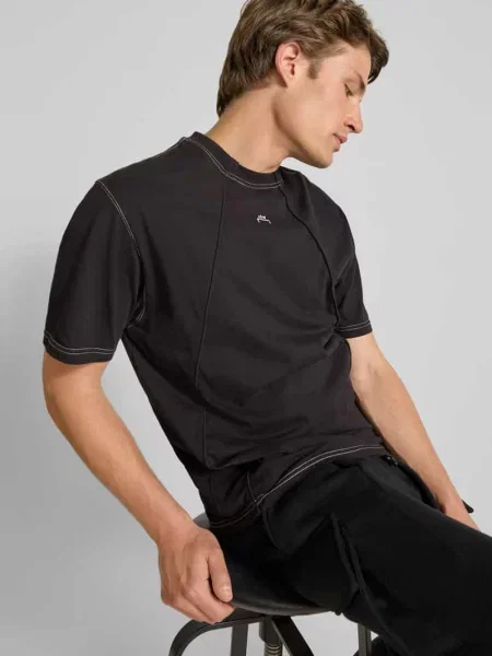 T-shirt o kroju regular fit z ozdobnymi szwami A-cold-wall* czarna