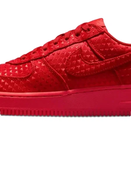 Маратонки Nike Air Force 1 с връзки с дантела със сърца черно