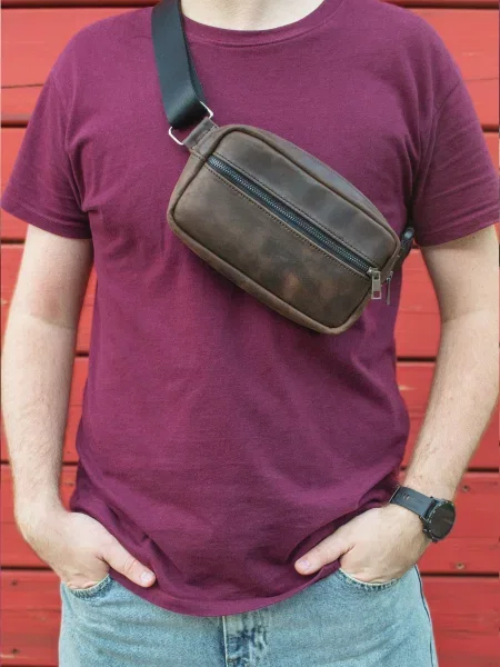 Кожаная поясная сумка Famk коричневая