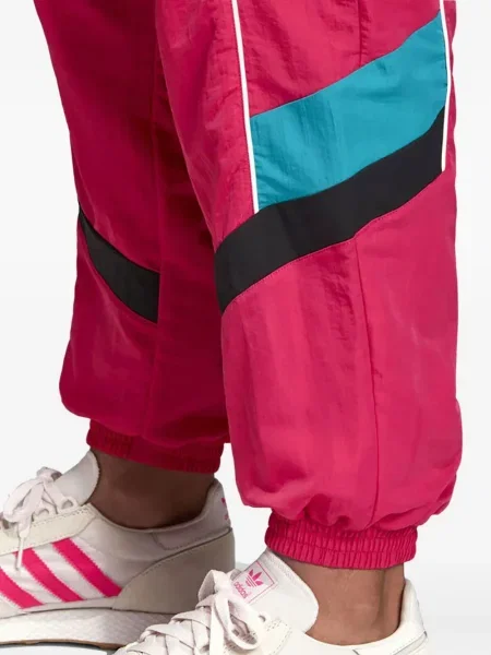 Legginsy Adidas do biegania z nadrukiem z dekoltem w serek czerwone