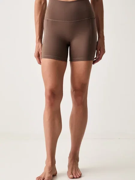 Adidas Performance pantaloni scurți pentru yoga pentru femei Three Stripes Studio maro