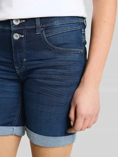 Szorty jeansowe o kroju regular fit z detalem z guzikiem Tom Tailor