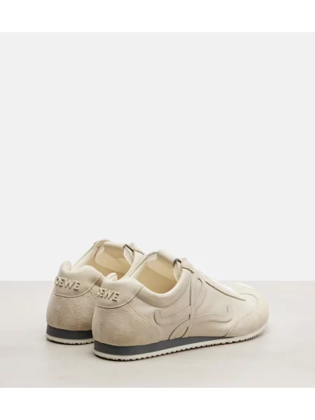 Sneakerși Loewe din piele de căprioară alb