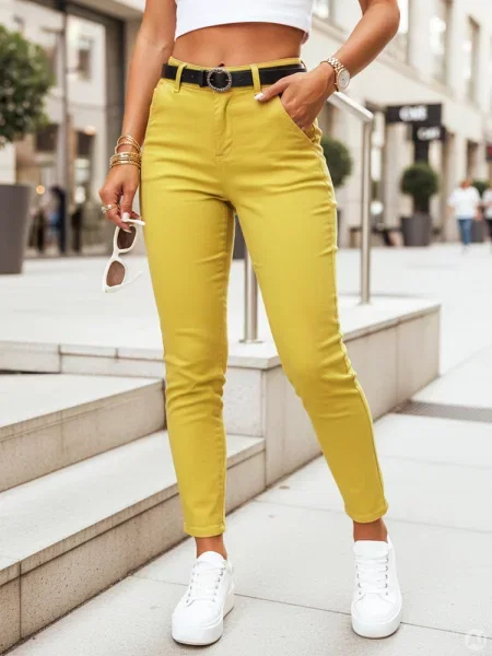 Spodnie slim fit z paskiem TAIRONIK musztardowe Dstreet