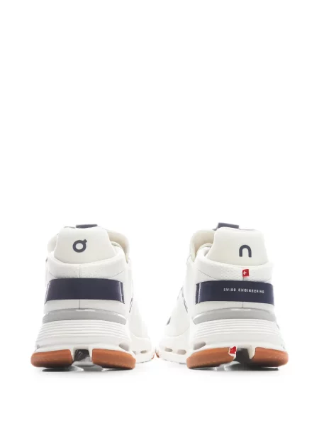 Sneakerși On alb