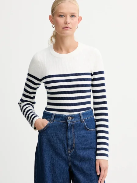 Пуловер Levi's лилаво тъмносиньо