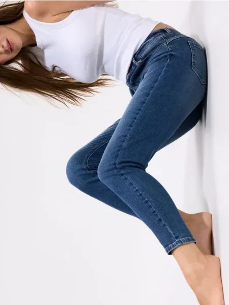 Reserved Jeans slim fit push up albastru